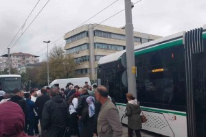 Tramvayın altında kalan kadın hayatını kaybetti