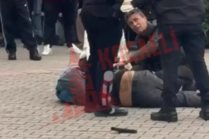 AVM’nin ortasında silahla kendini vurdu!