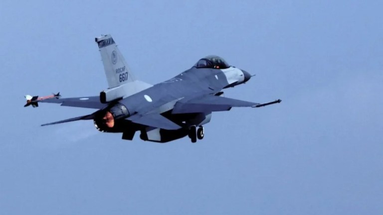 Tayvan ilk F-16V jetlerini teslim aldı
